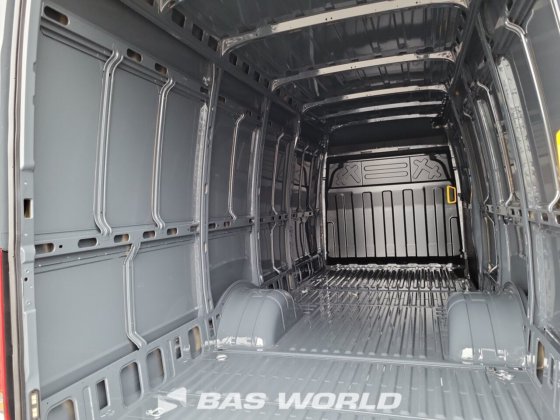 イヴェコ・デイリー 35C21 クローズド・ボックス・バン