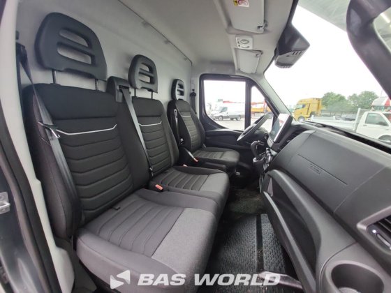 イヴェコ・デイリー 35C21 クローズド・ボックス・バン