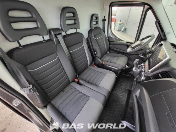 イヴェコ・デイリー 35C21 クローズド・ボックス・バン