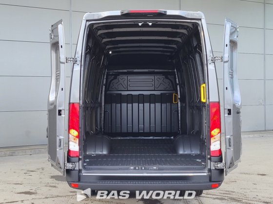 イヴェコ・デイリー 35C21 クローズド・ボックス・バン