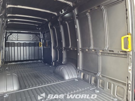 依维柯 Daily 35C21 封闭箱式货车