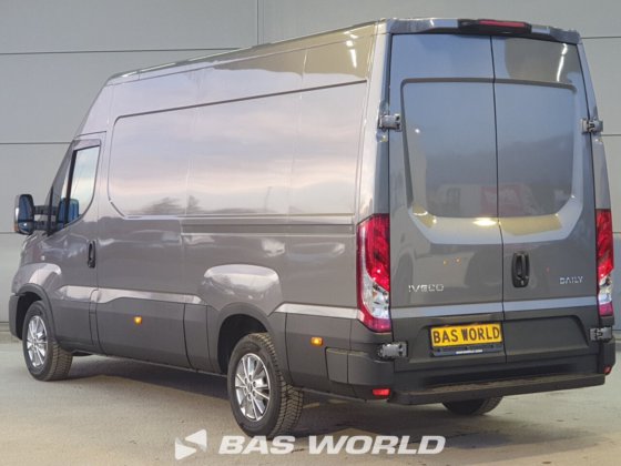イヴェコ・デイリー 35S21 クローズド・ボックス・バン