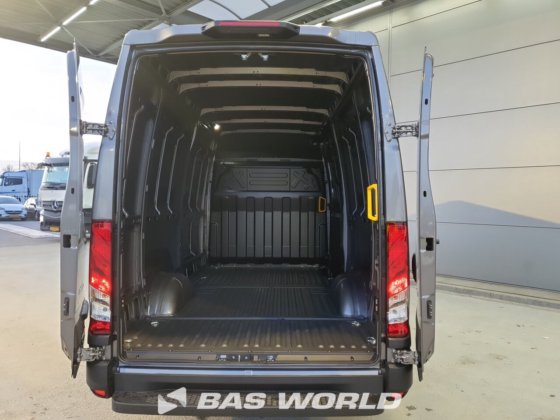 イヴェコ・デイリー 35S21 クローズド・ボックス・バン