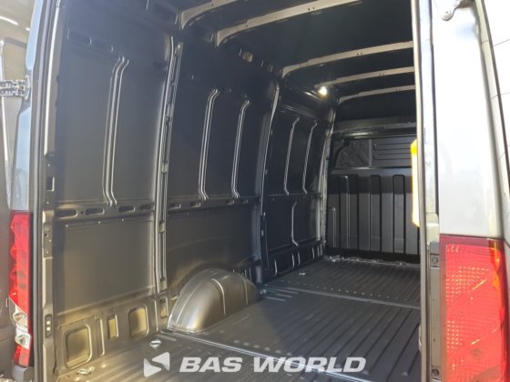 イヴェコ・デイリー 35S21 クローズド・ボックス・バン