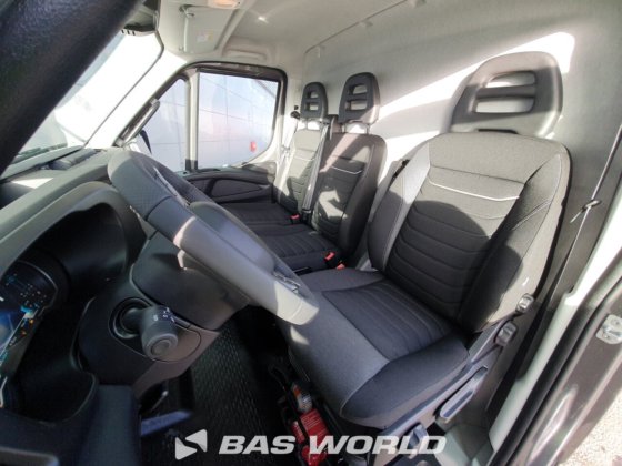 イヴェコ・デイリー 35C21 クローズド・ボックス・バン