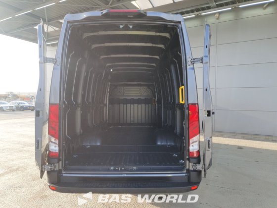 イヴェコ・デイリー 35C21 クローズド・ボックス・バン