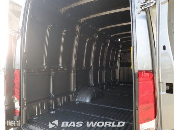 イヴェコ・デイリー 35C21 クローズド・ボックス・バン