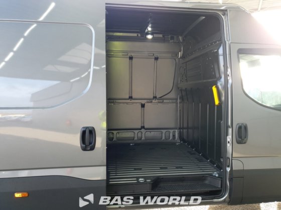 依维柯 Daily 35C21 封闭箱式货车