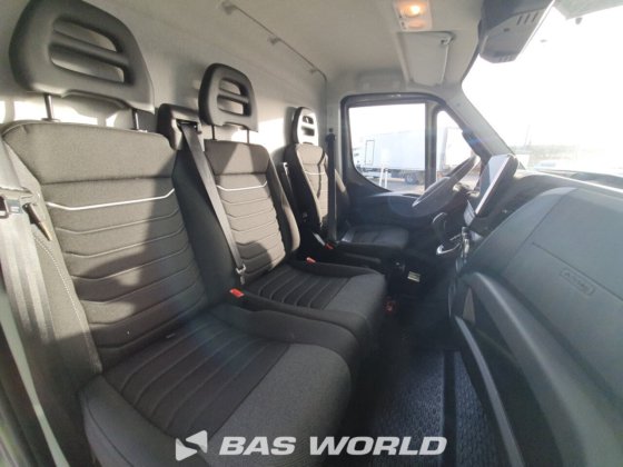 イヴェコ・デイリー 35C21 クローズド・ボックス・バン