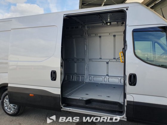 イヴェコ・デイリー 35S21 クローズド・ボックス・バン