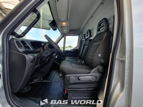 イヴェコ・デイリー 35S21 クローズド・ボックス・バン