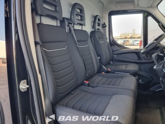 イヴェコ・デイリー 35C21 クローズド・ボックス・バン