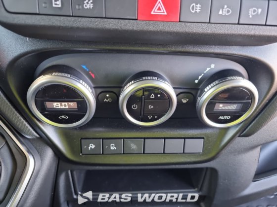 イヴェコ・デイリー 35C21 クローズド・ボックス・バン