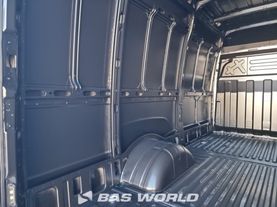 イヴェコ・デイリー 35C21 クローズド・ボックス・バン