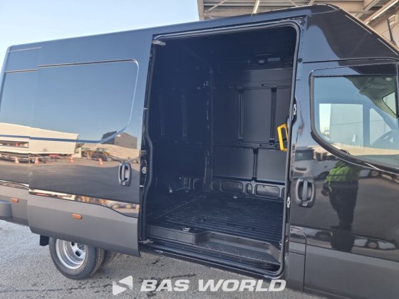 イヴェコ・デイリー 35C21 クローズド・ボックス・バン
