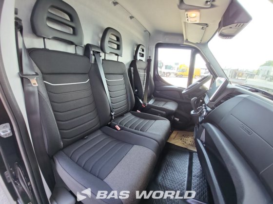 イヴェコ・デイリー 35C21 クローズド・ボックス・バン