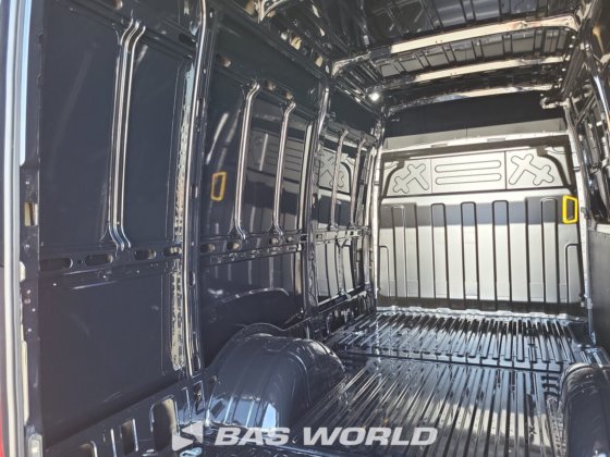 イヴェコ・デイリー 35C21 クローズド・ボックス・バン