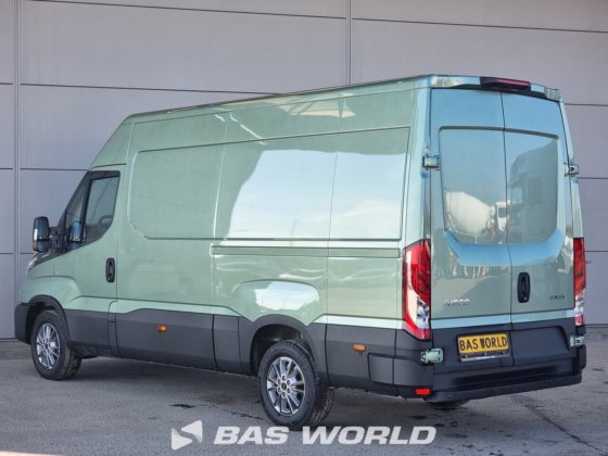 イヴェコ・デイリー 35S16 クローズド・ボックス・バン