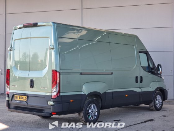 イヴェコ・デイリー 35S16 クローズド・ボックス・バン