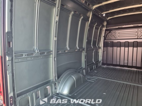 イヴェコ・デイリー 35S16 クローズド・ボックス・バン