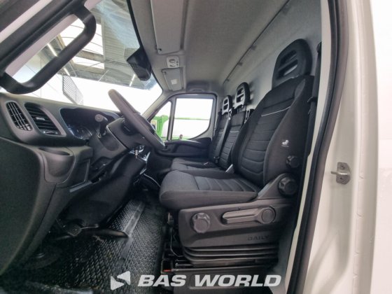 イヴェコ・デイリー 35S21 クローズド・ボックス・バン