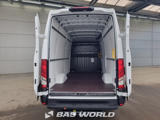 イヴェコ・デイリー 35S21 クローズド・ボックス・バン