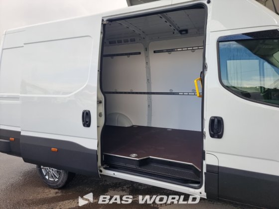 イヴェコ・デイリー 35S21 クローズド・ボックス・バン