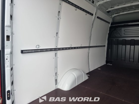 イヴェコ・デイリー 35S21 クローズド・ボックス・バン