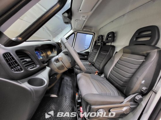 イヴェコ・デイリー 35S21 クローズド・ボックス・バン