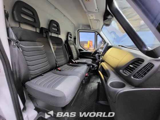 イヴェコ・デイリー 35S21 クローズド・ボックス・バン