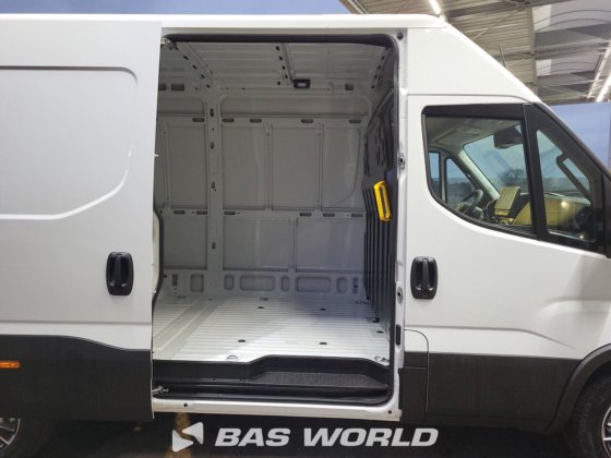 イヴェコ・デイリー 35S21 クローズド・ボックス・バン