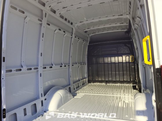 イヴェコ・デイリー 35S21 クローズド・ボックス・バン