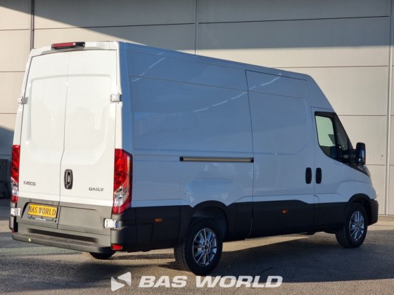 イヴェコ・デイリー 35S21 クローズド・ボックス・バン