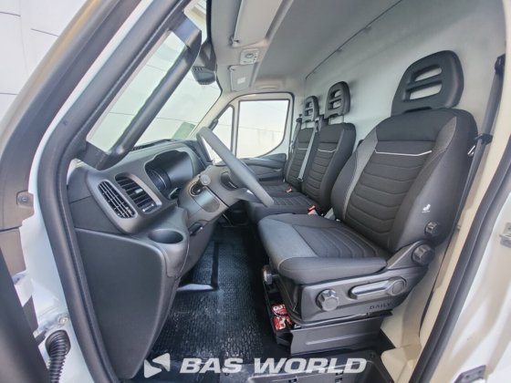 イヴェコ・デイリー 35S21 クローズド・ボックス・バン