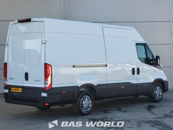 イヴェコ・デイリー 35S21 クローズド・ボックス・バン
