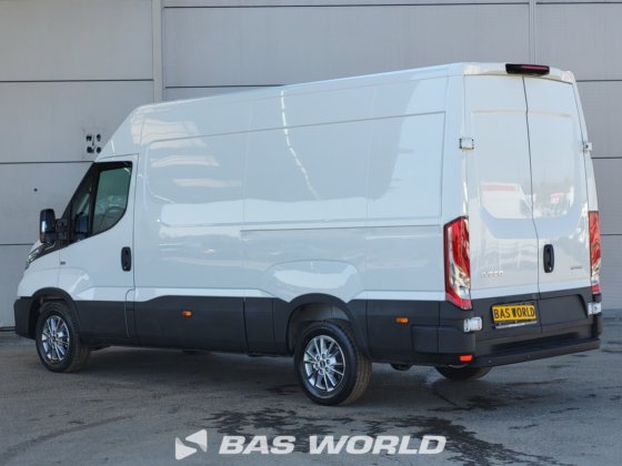 イヴェコ・デイリー 35S21 クローズド・ボックス・バン