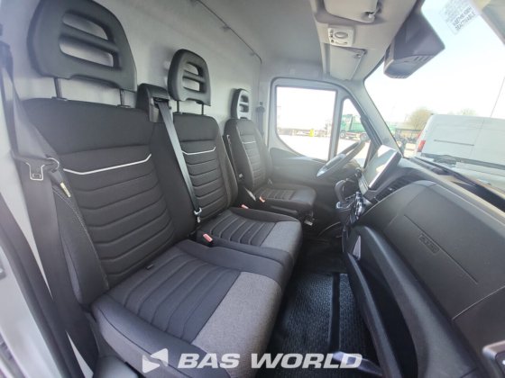 イヴェコ・デイリー 35S21 クローズド・ボックス・バン