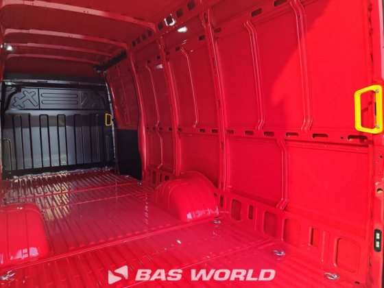 イヴェコ・デイリー 35C21 クローズド・ボックス・バン