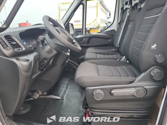 イヴェコ・デイリー 35S21 クローズド・ボックス・バン