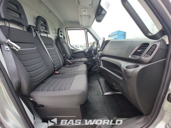 イヴェコ・デイリー 35S21 クローズド・ボックス・バン