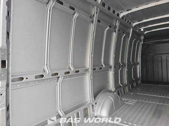 イヴェコ・デイリー 35S21 クローズド・ボックス・バン