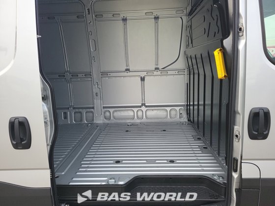 イヴェコ・デイリー 35S21 クローズド・ボックス・バン