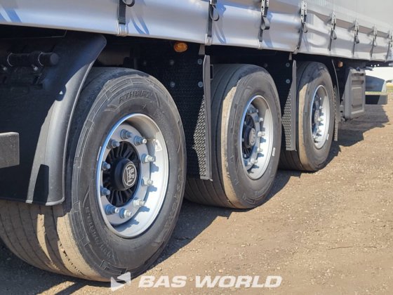 ケーゲル・カーテンサイド・セミトレーラー