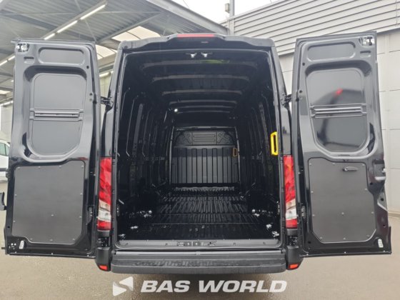 イヴェコ・デイリー 35S18 クローズド・ボックス・バン