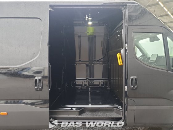 イヴェコ・デイリー 35S18 クローズド・ボックス・バン