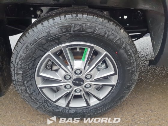 イヴェコ・デイリー 35S18 クローズド・ボックス・バン