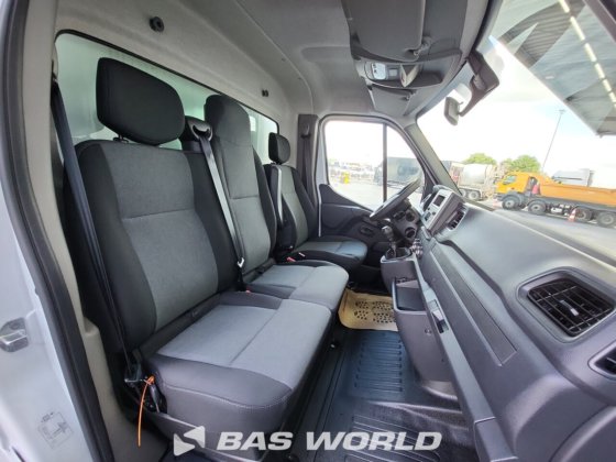 雷诺大师 165PK 窗帘边