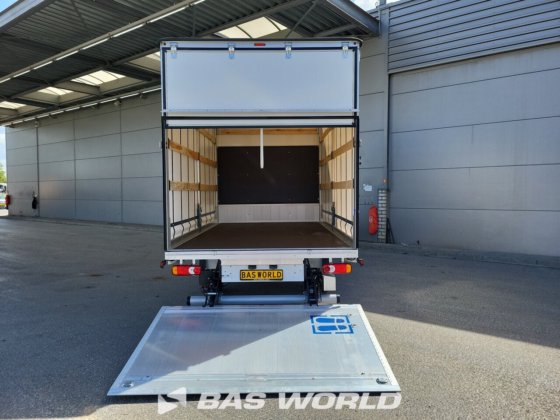 雷诺大师 165PK 窗帘边