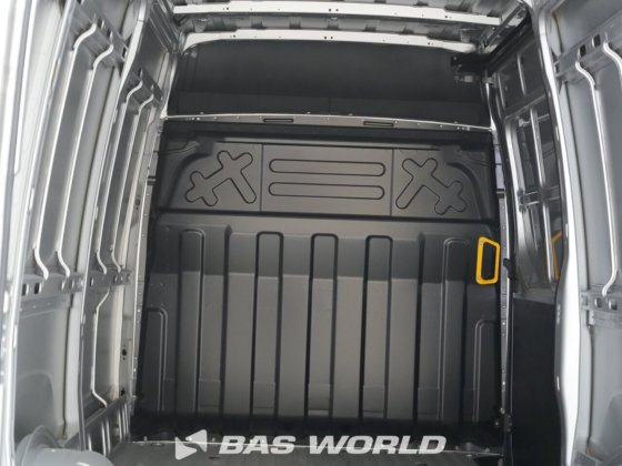 イヴェコ・デイリー 35S21 クローズド・ボックス・バン