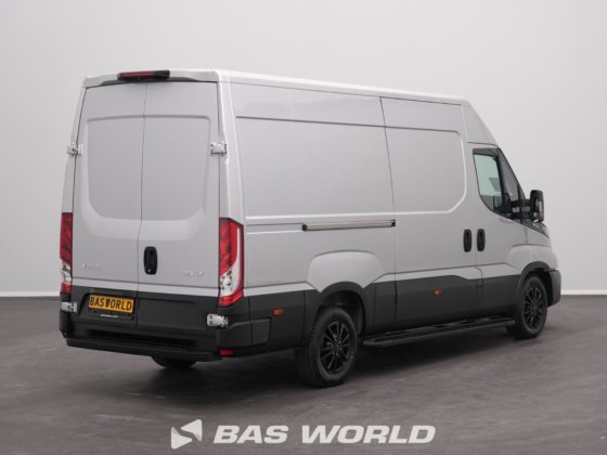 イヴェコ・デイリー 35S21 クローズド・ボックス・バン